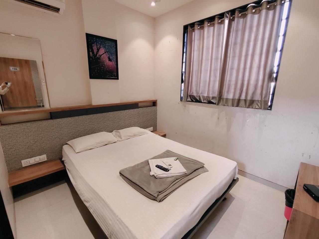 Hotel Pragati Inn Ahmednagar Extérieur photo