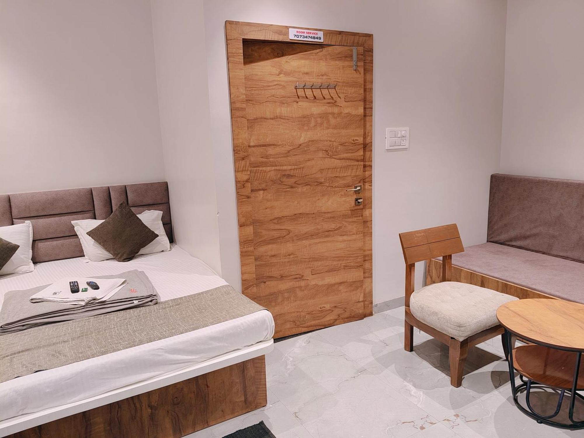 Hotel Pragati Inn Ahmednagar Extérieur photo
